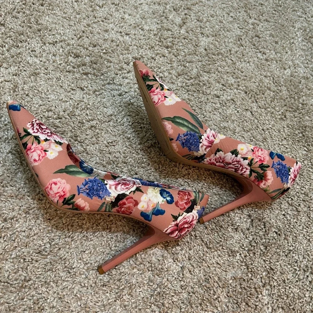 Gianni Bini Jilley Floral Heels - Picture 4 of 6